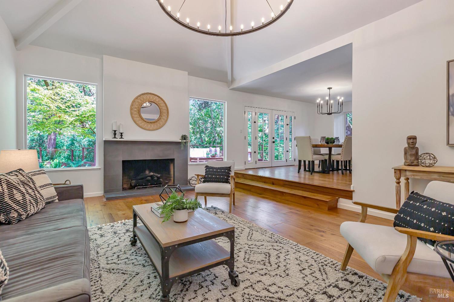8 Esquire Ct