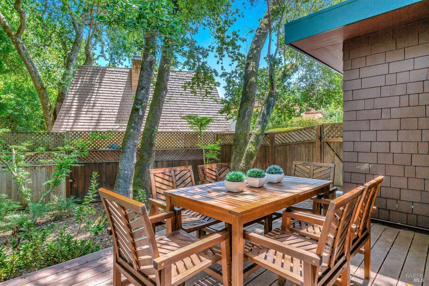 8 Esquire Ct