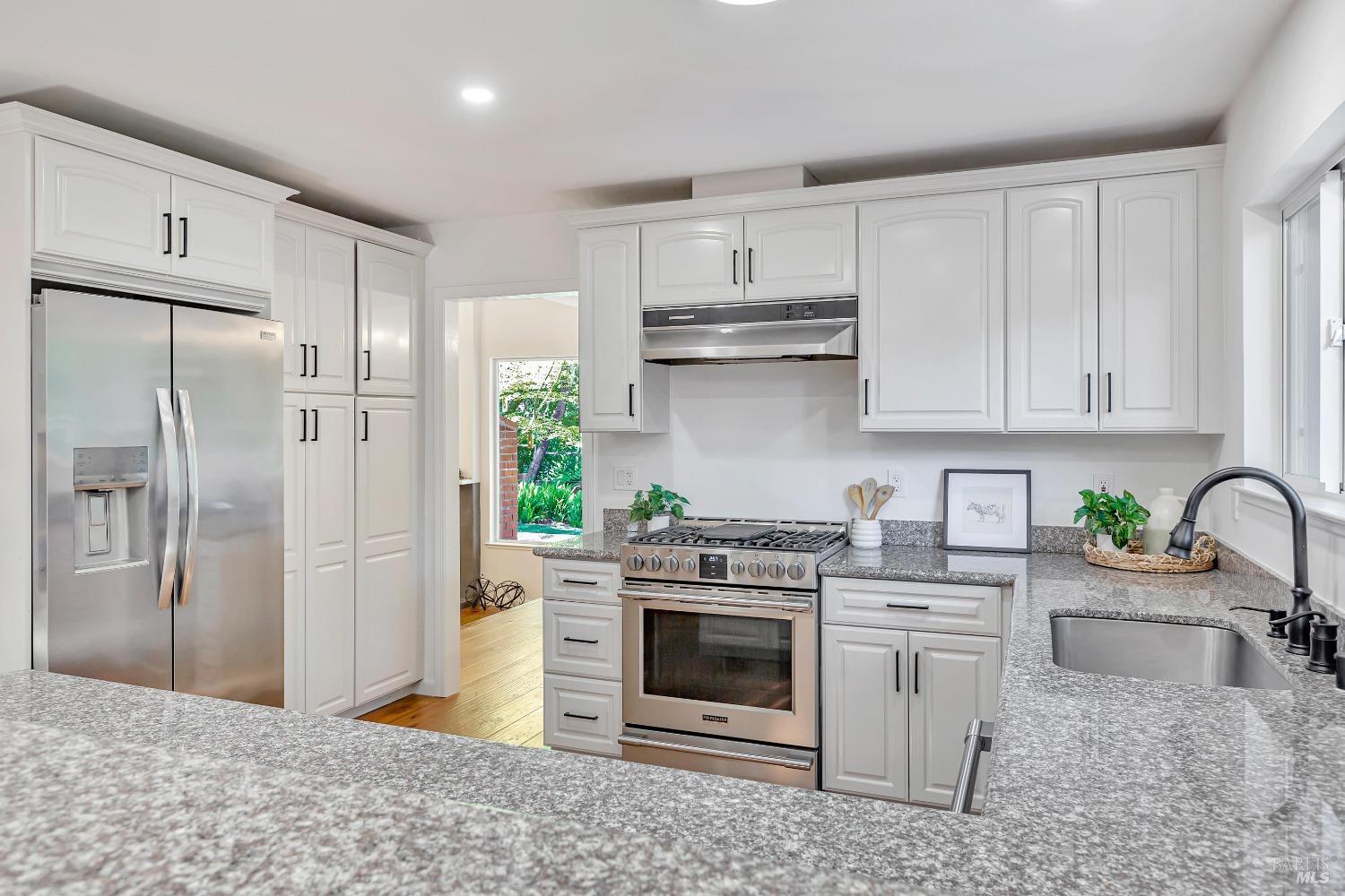 8 Esquire Ct