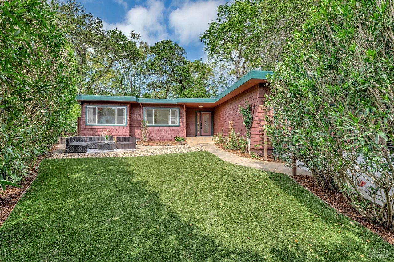 8 Esquire Ct