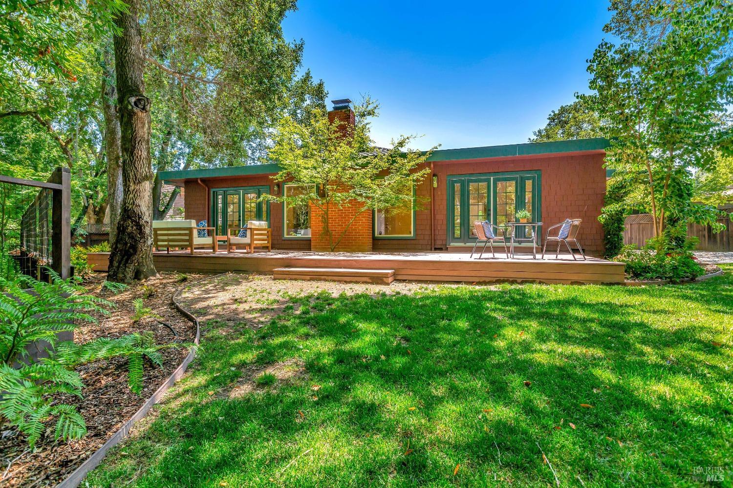 8 Esquire Ct
