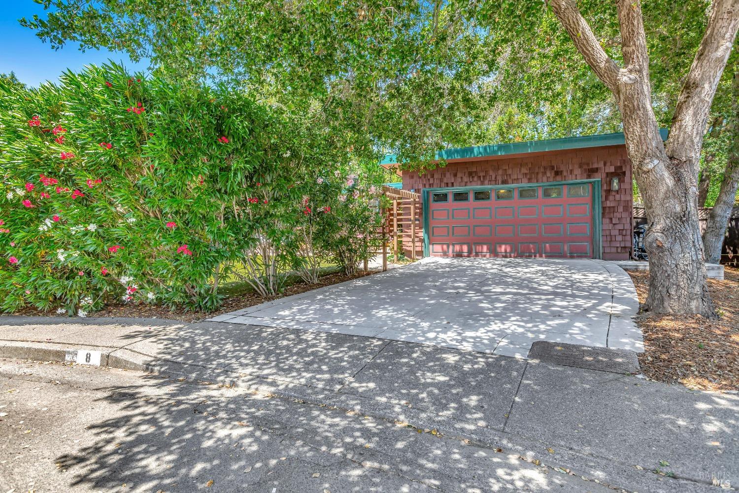 8 Esquire Ct