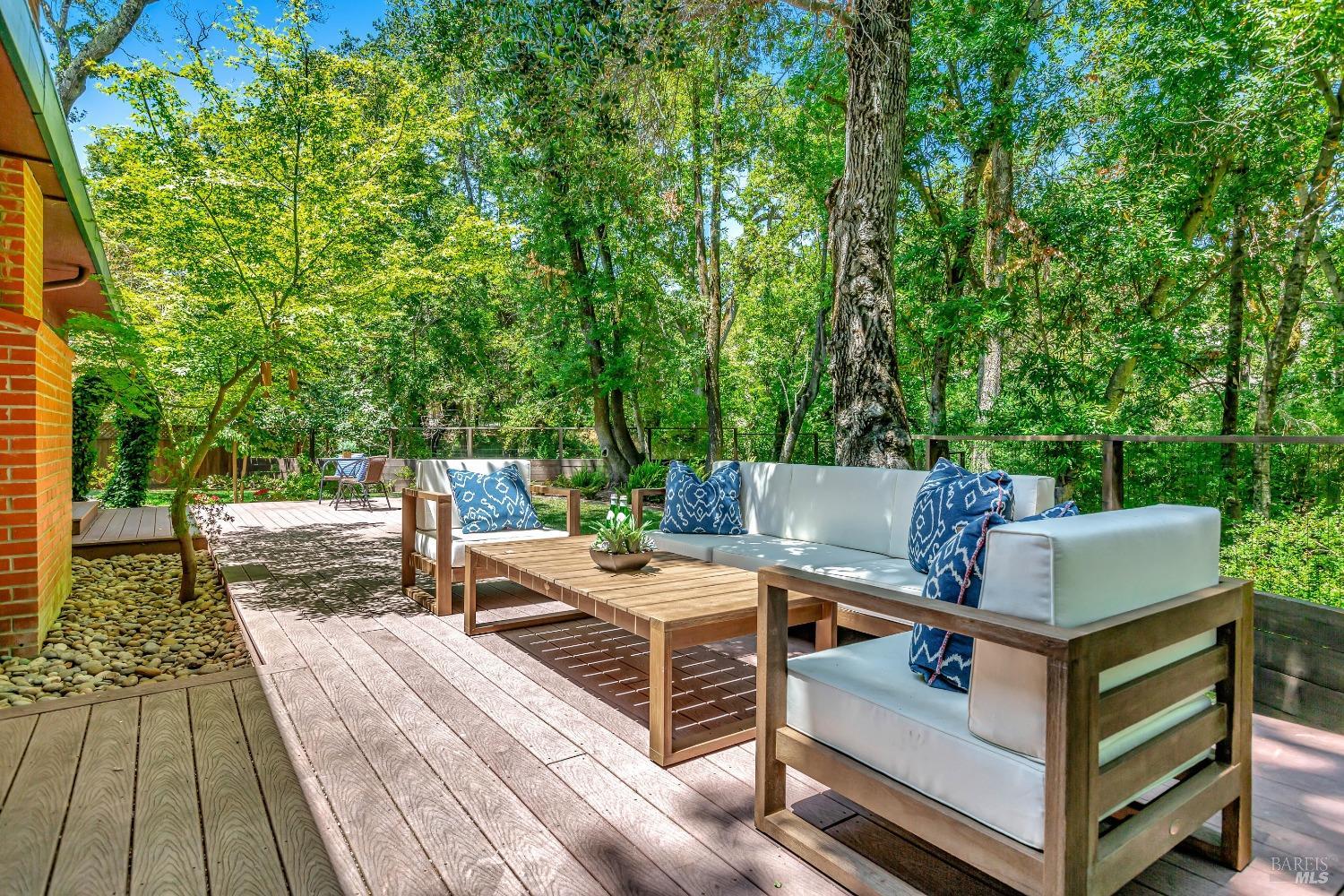 8 Esquire Ct