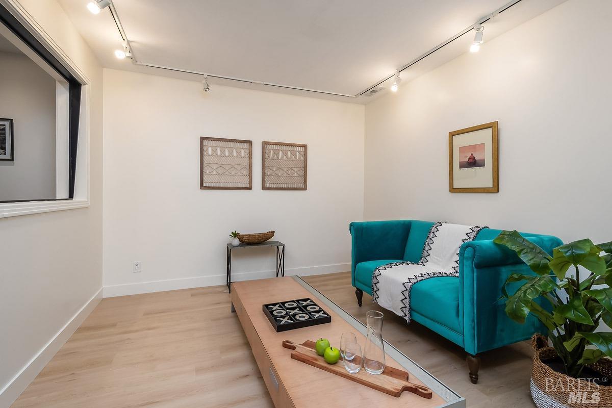 317 Sausalito St
