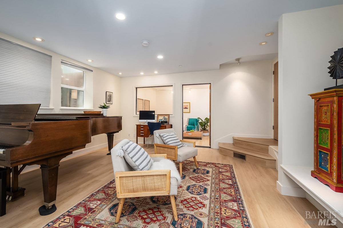 317 Sausalito St