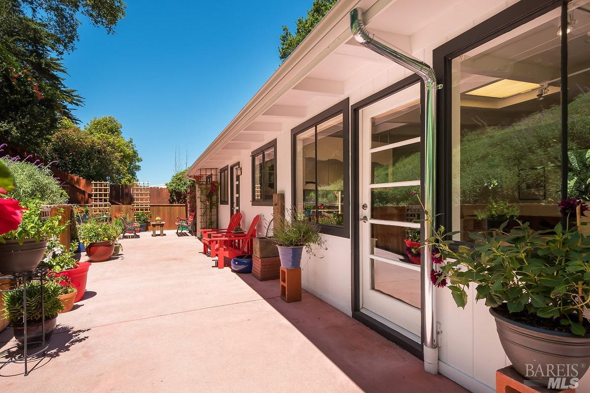 317 Sausalito St