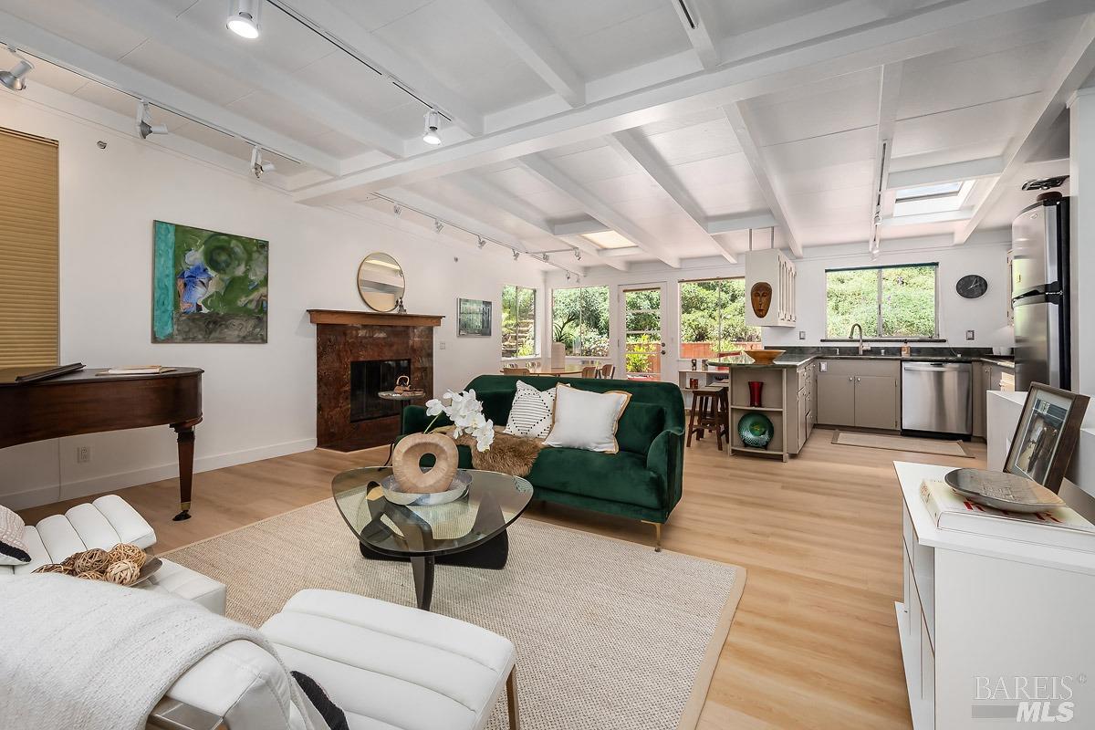 317 Sausalito St