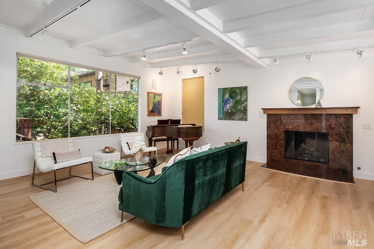 317 Sausalito St