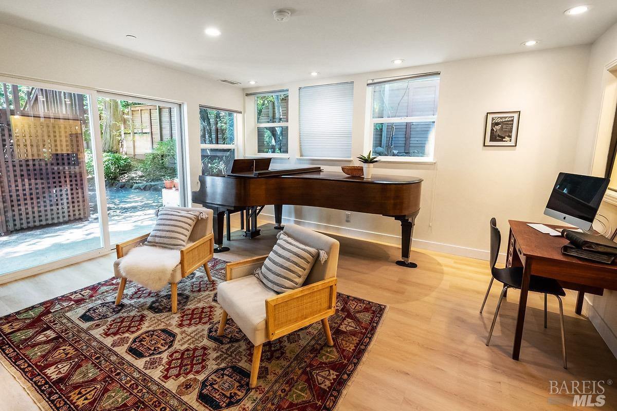 317 Sausalito St