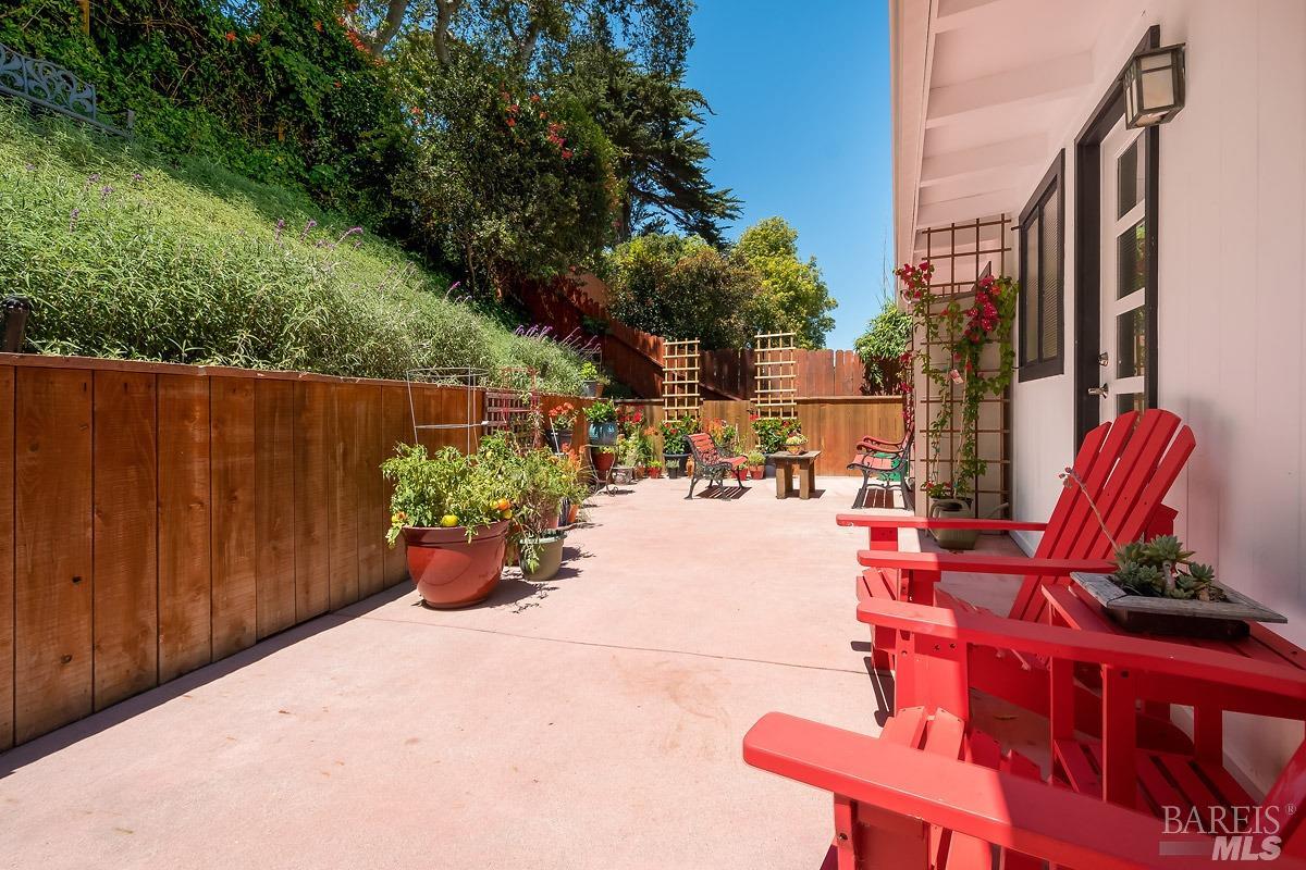 317 Sausalito St