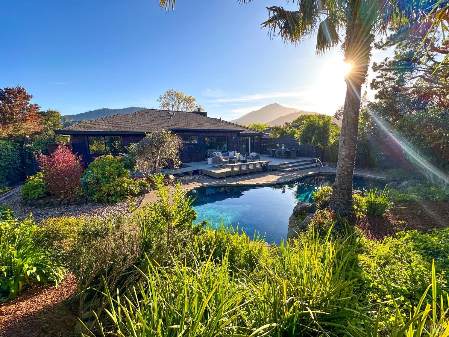 679 Riviera Cir