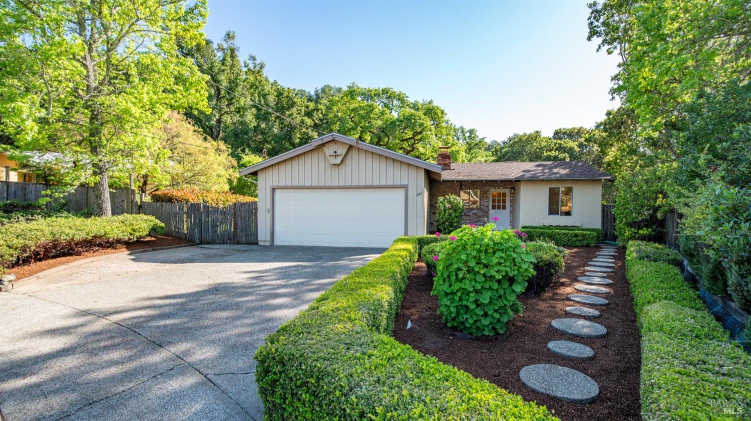 257 Johnstone Ct