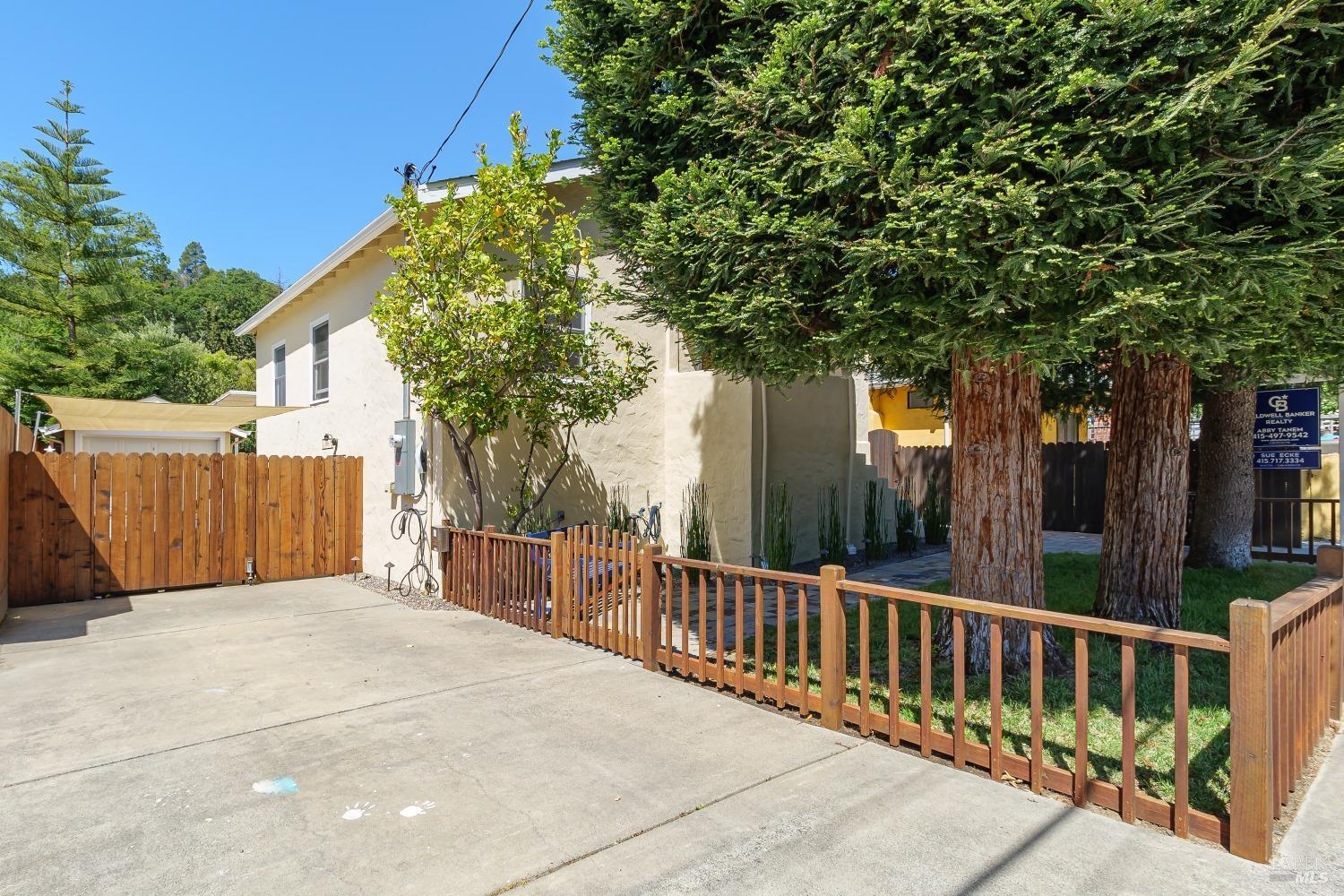 83 Willow Ave