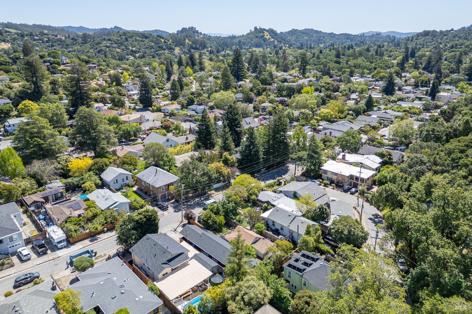 83 Willow Ave