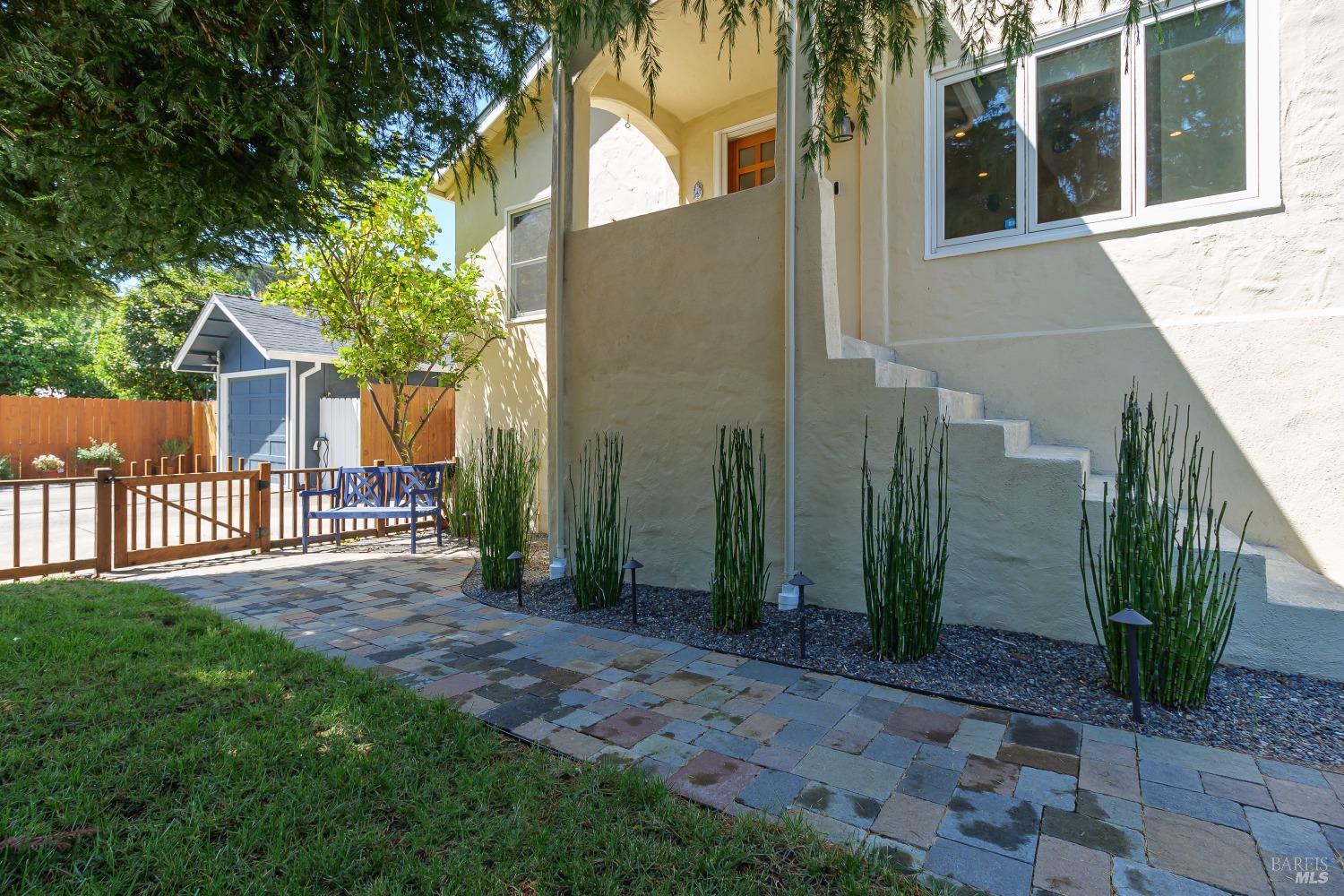 83 Willow Ave