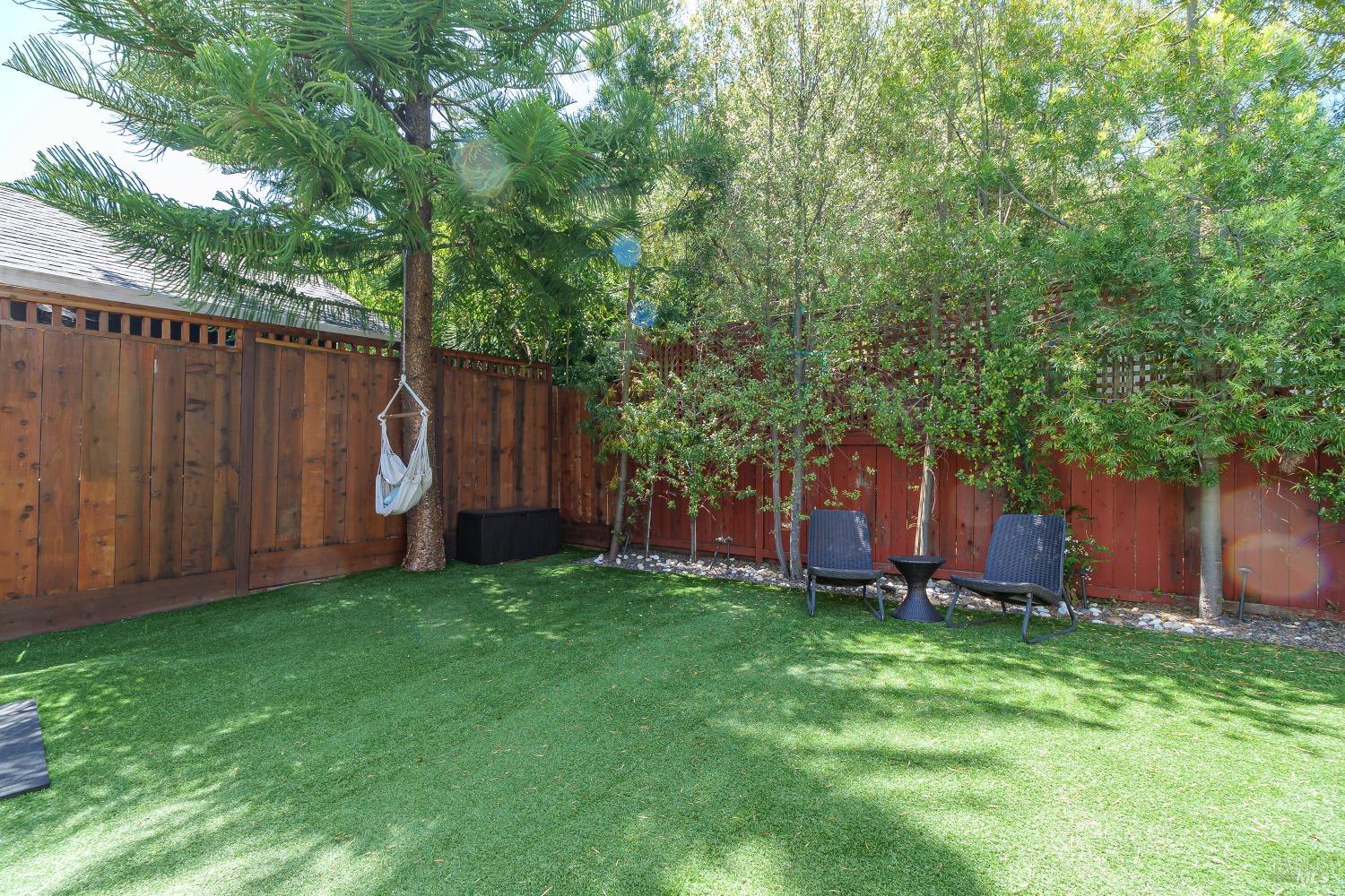 83 Willow Ave