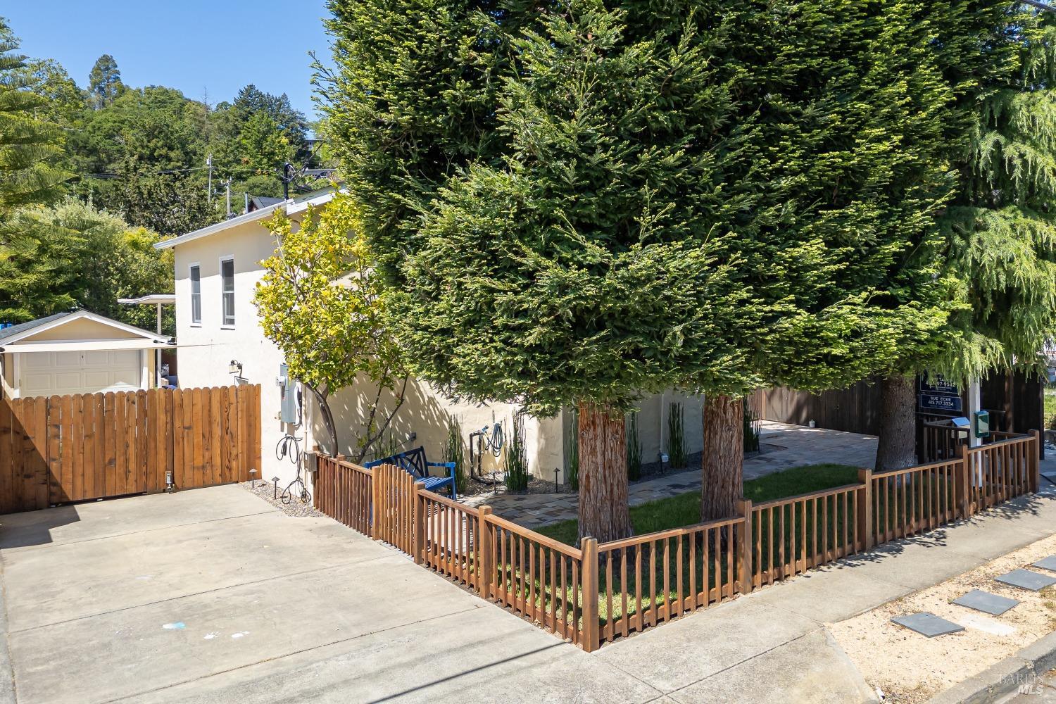 83 Willow Ave