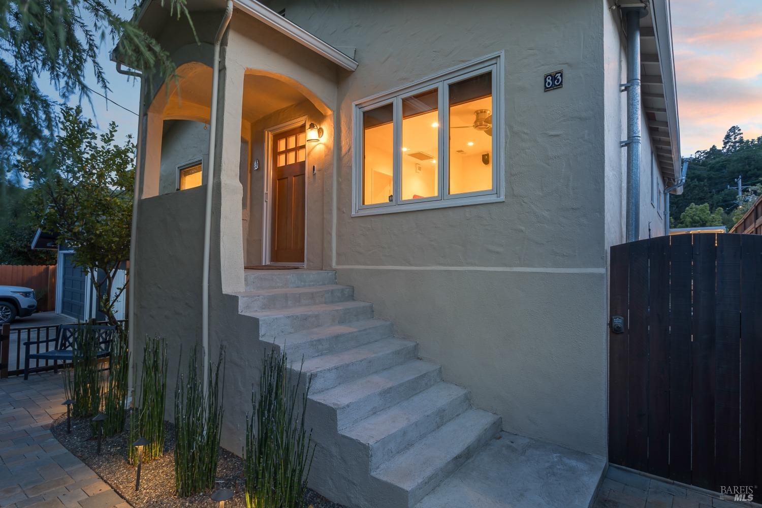 83 Willow Ave