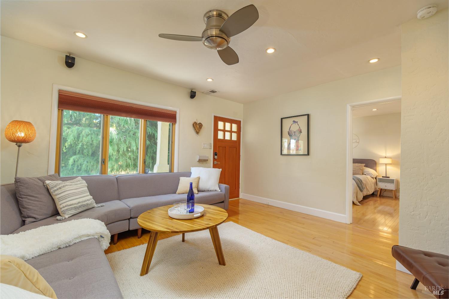 83 Willow Ave