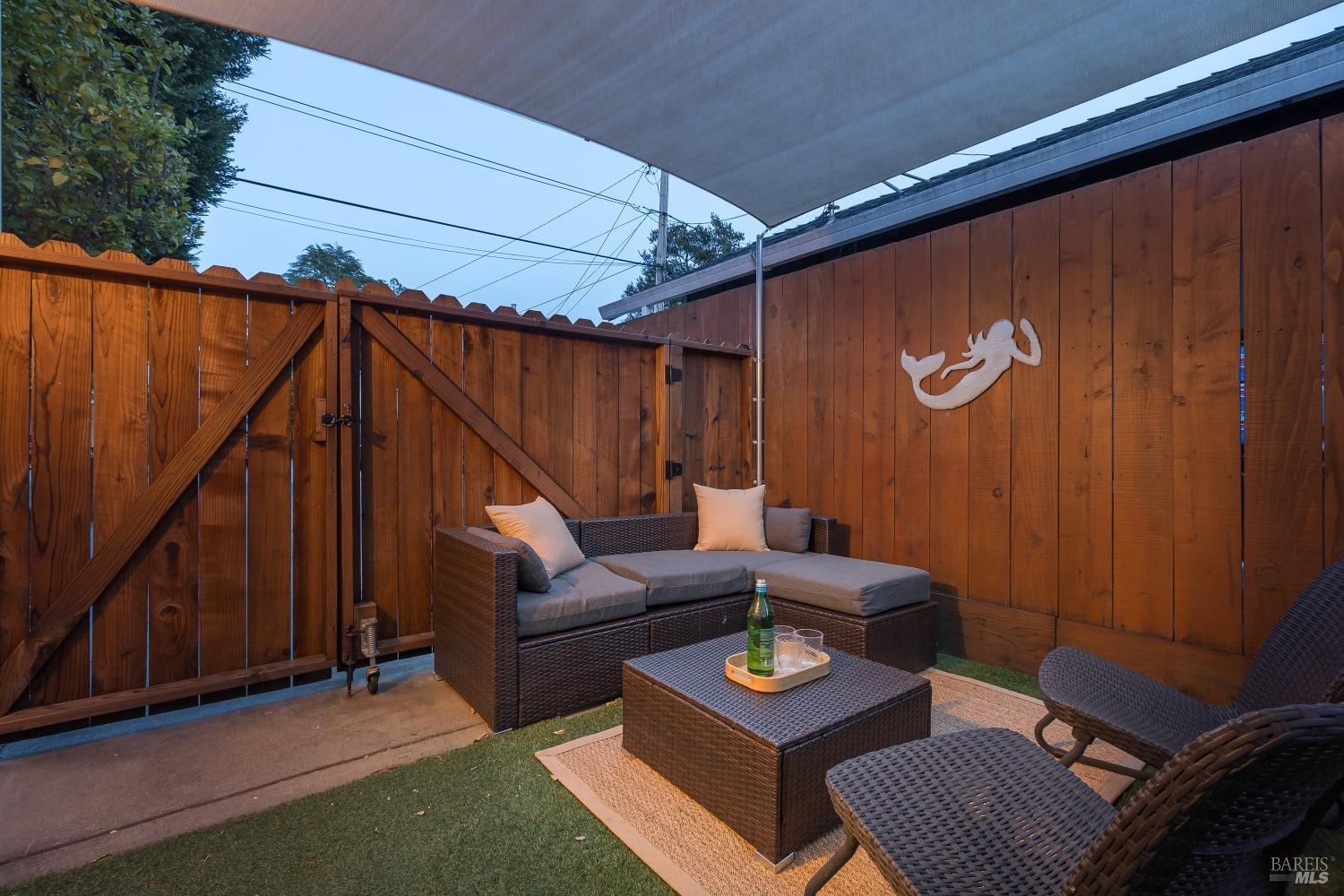 83 Willow Ave