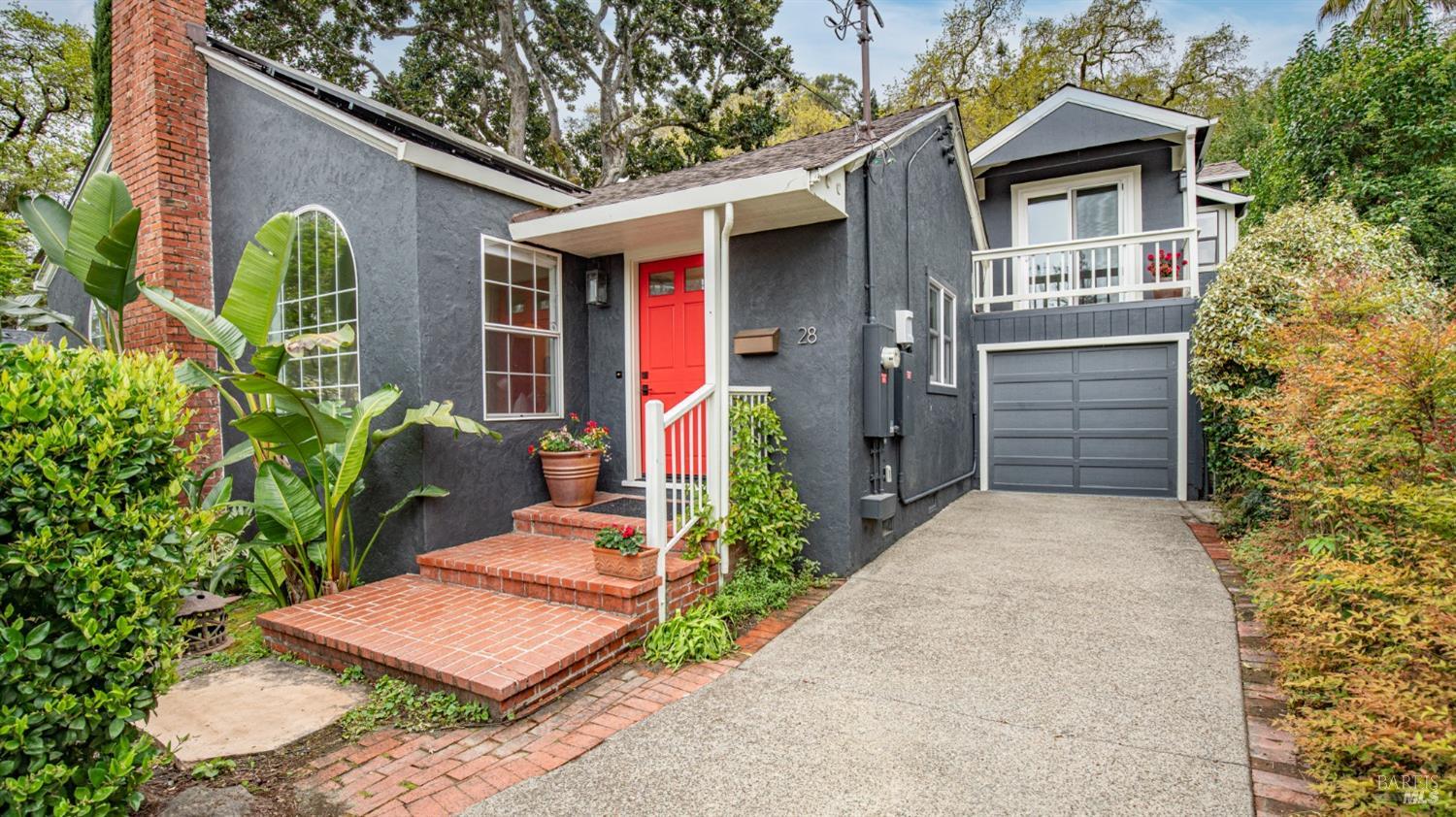 28 Laurel Ave