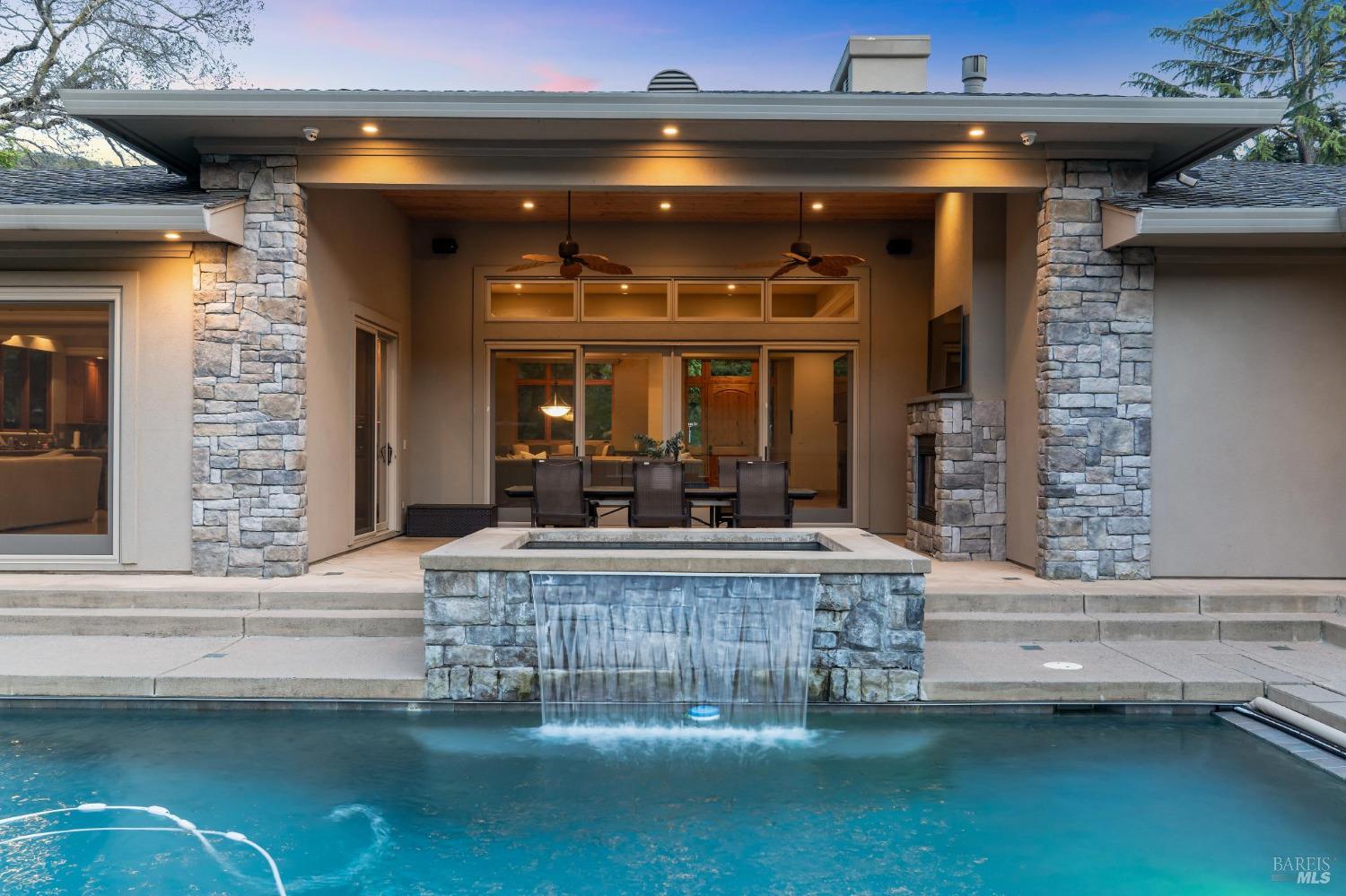 548 Fairway Dr