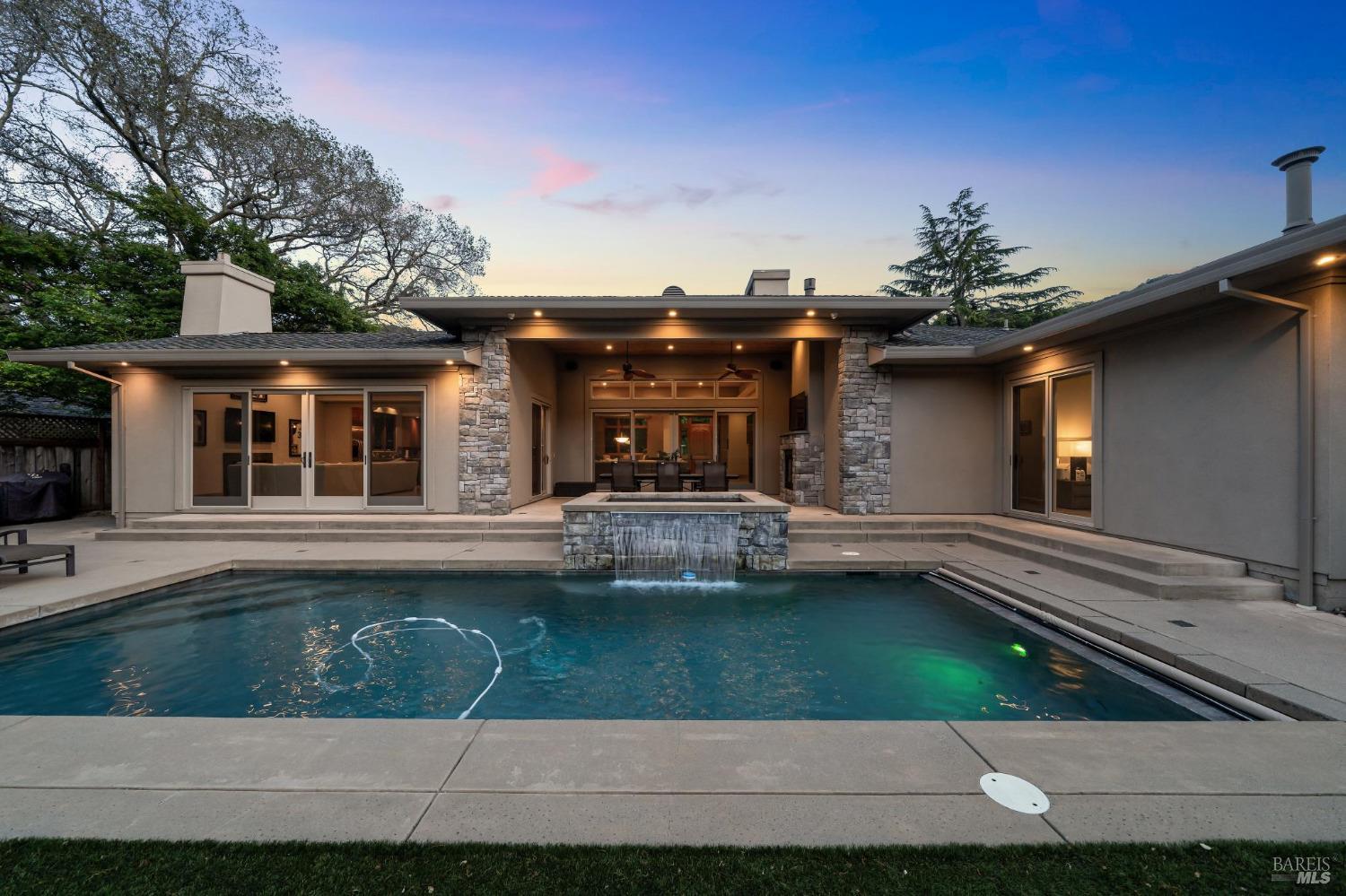 548 Fairway Dr