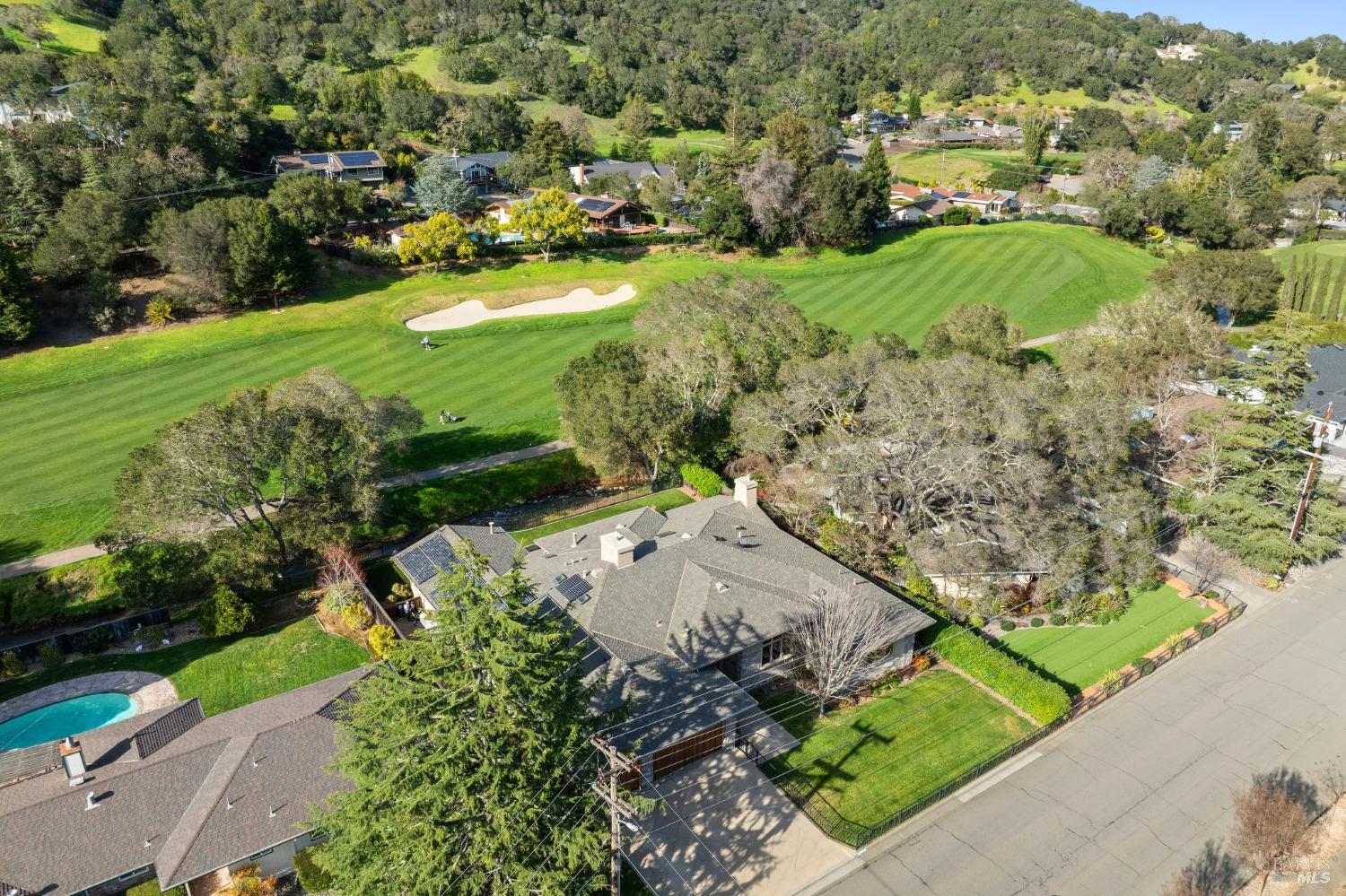 548 Fairway Dr