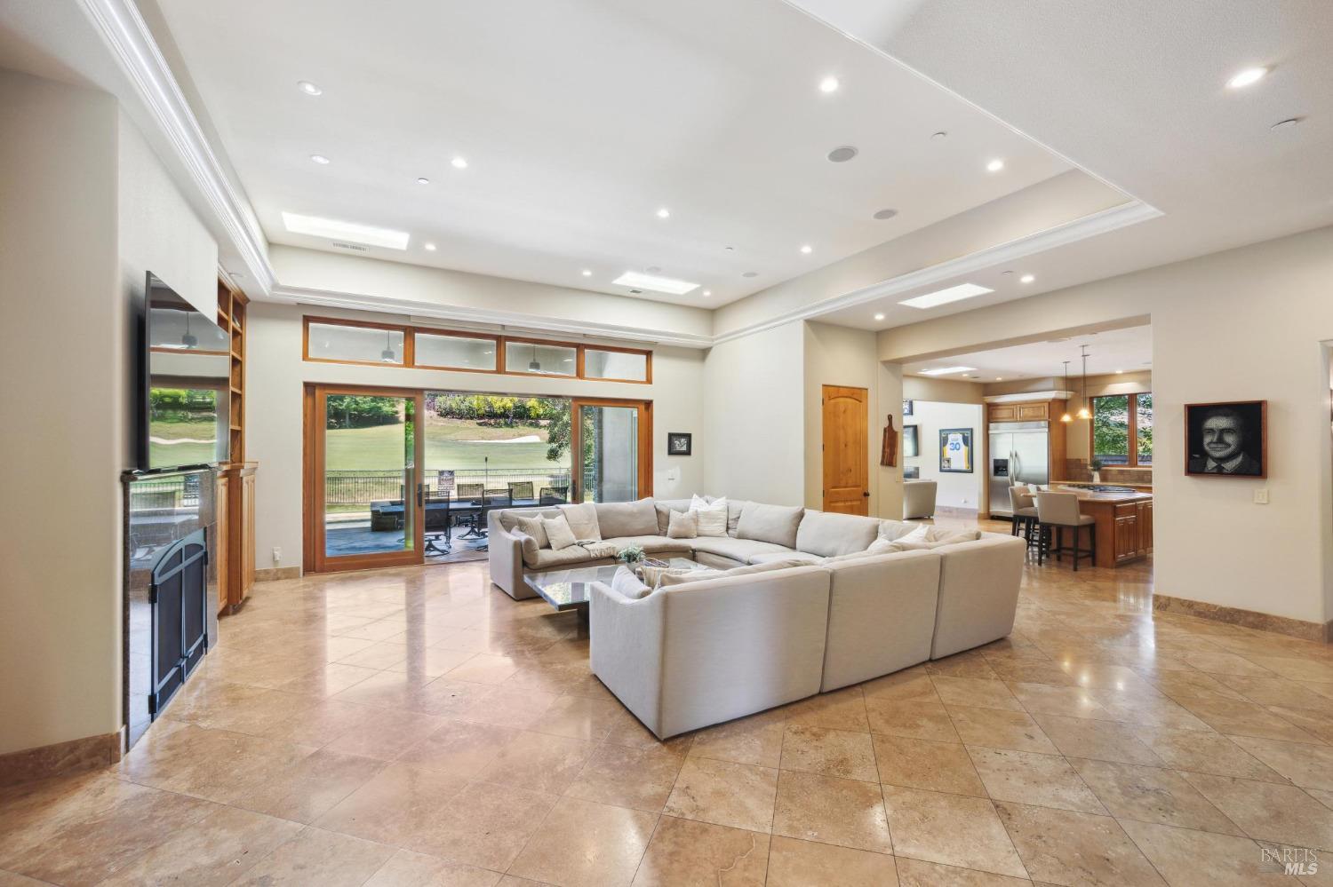 548 Fairway Dr