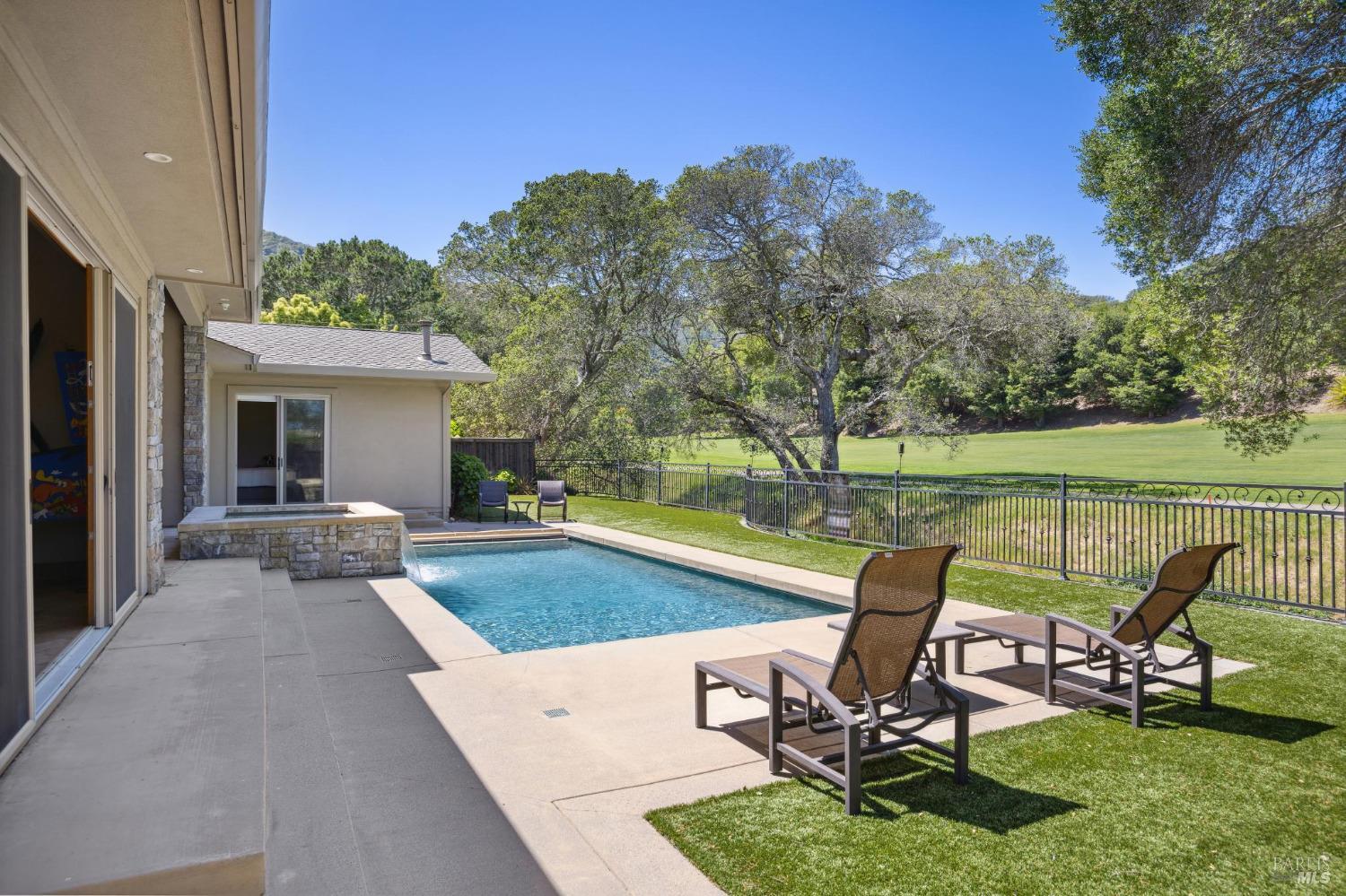 548 Fairway Dr