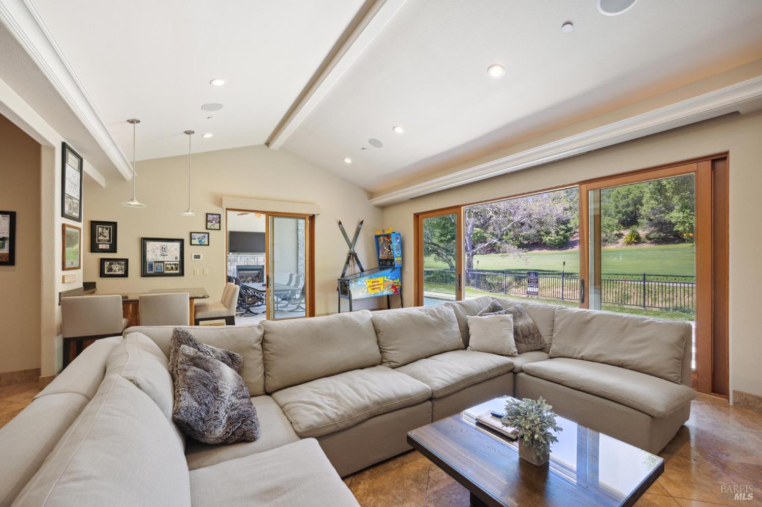 548 Fairway Dr