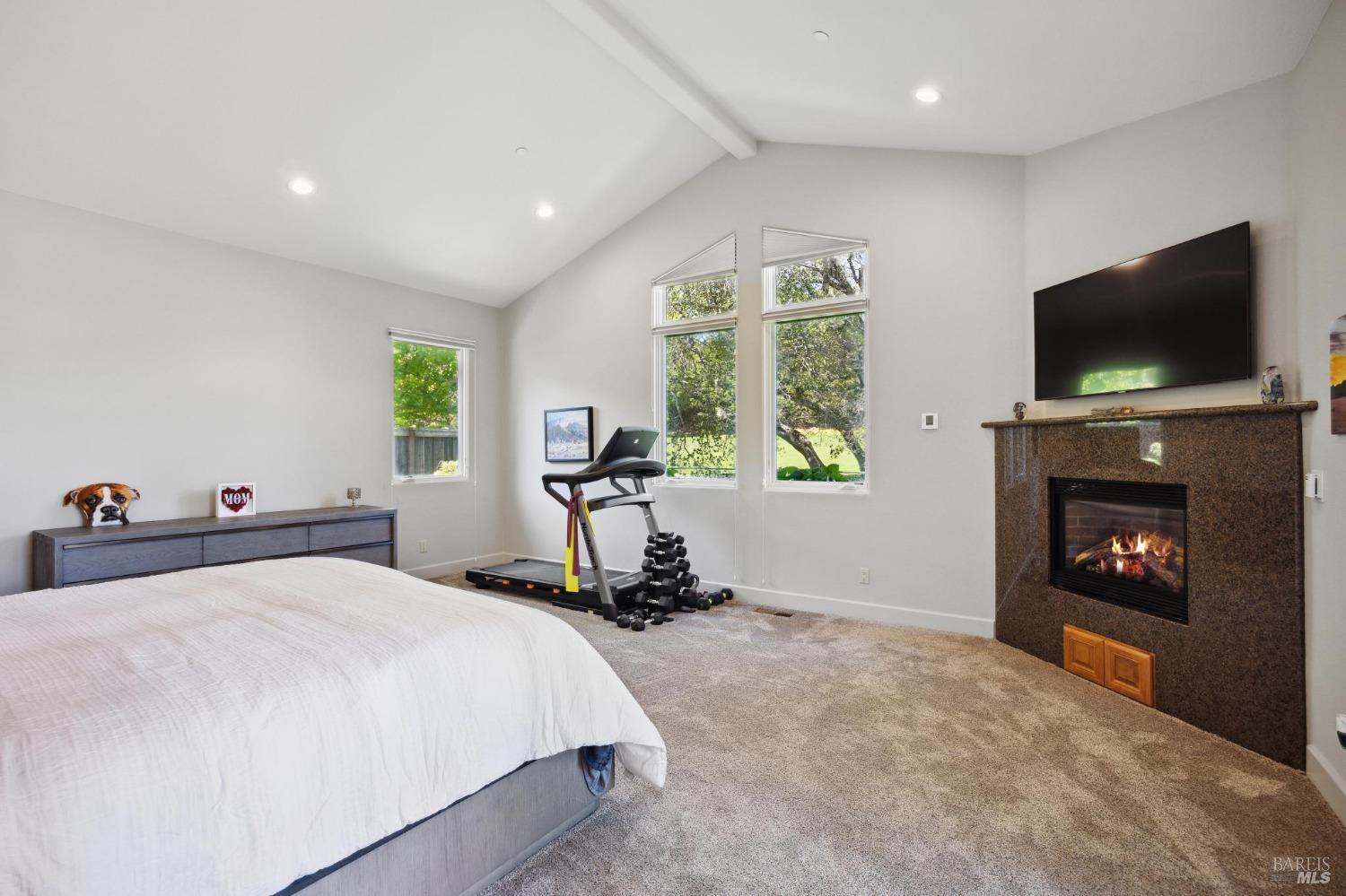 548 Fairway Dr
