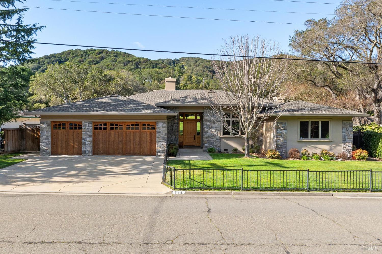 548 Fairway Dr