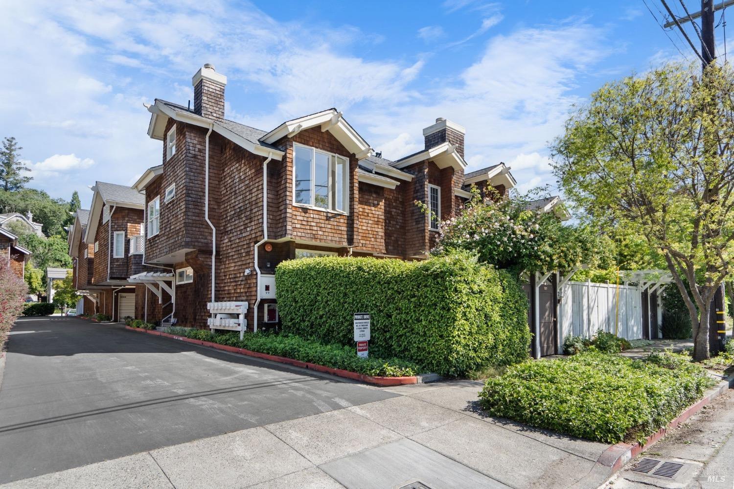 76 Ross Ave #5