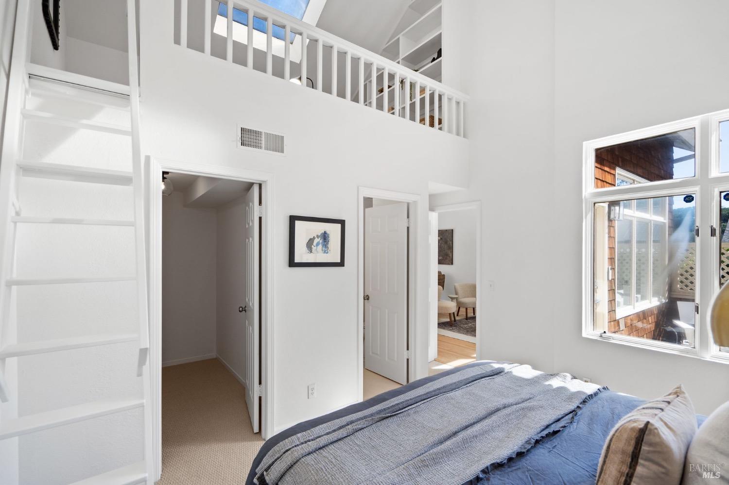 76 Ross Ave #5