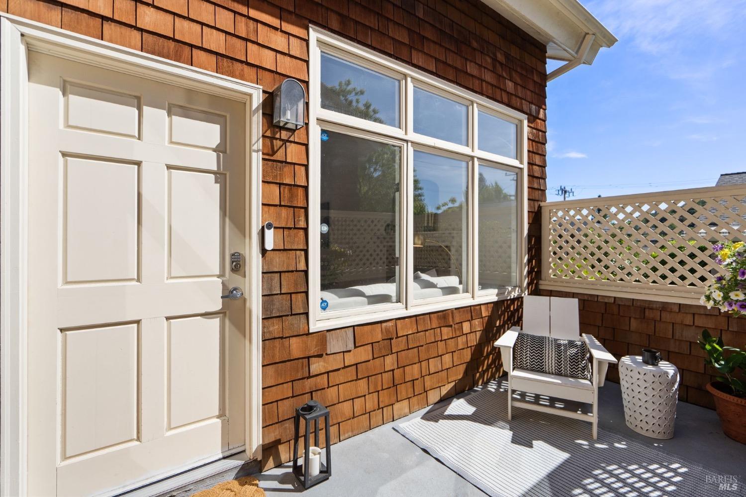 76 Ross Ave #5