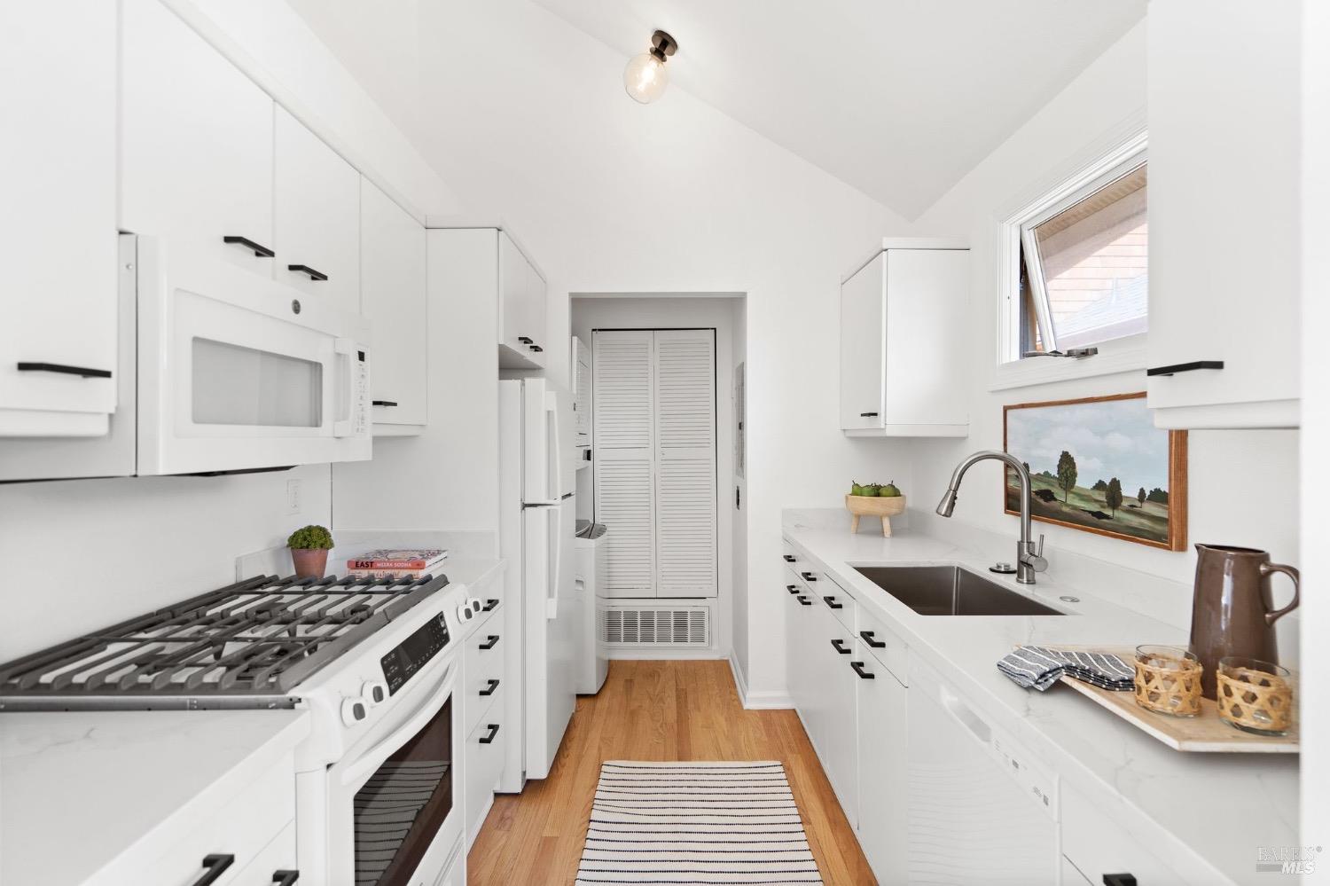 76 Ross Ave #5