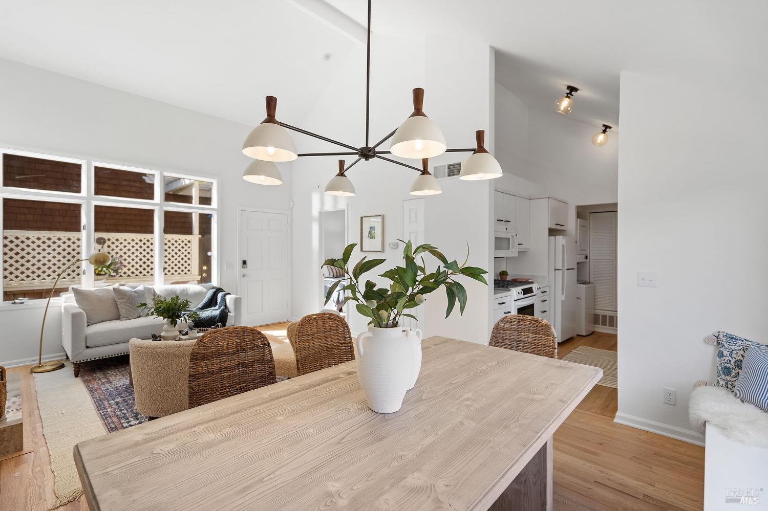 76 Ross Ave #5