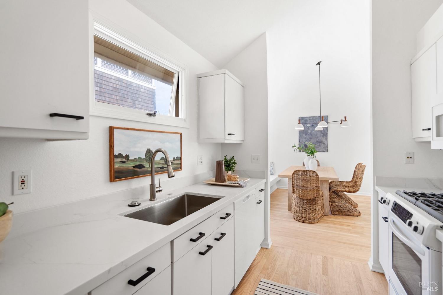 76 Ross Ave #5