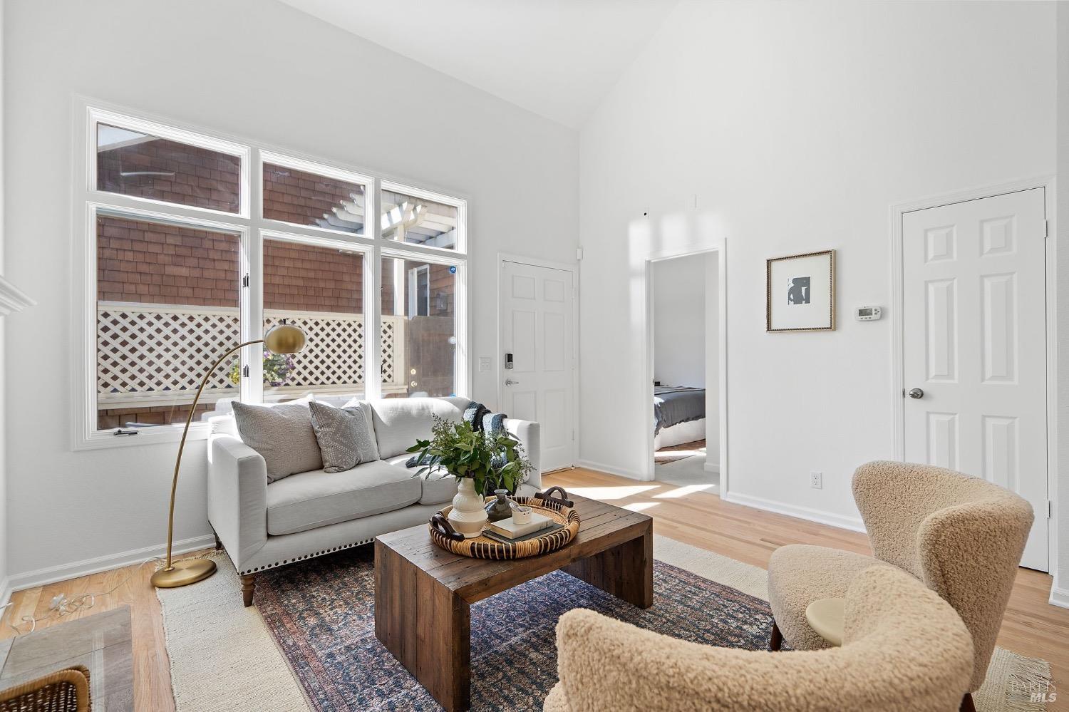76 Ross Ave #5