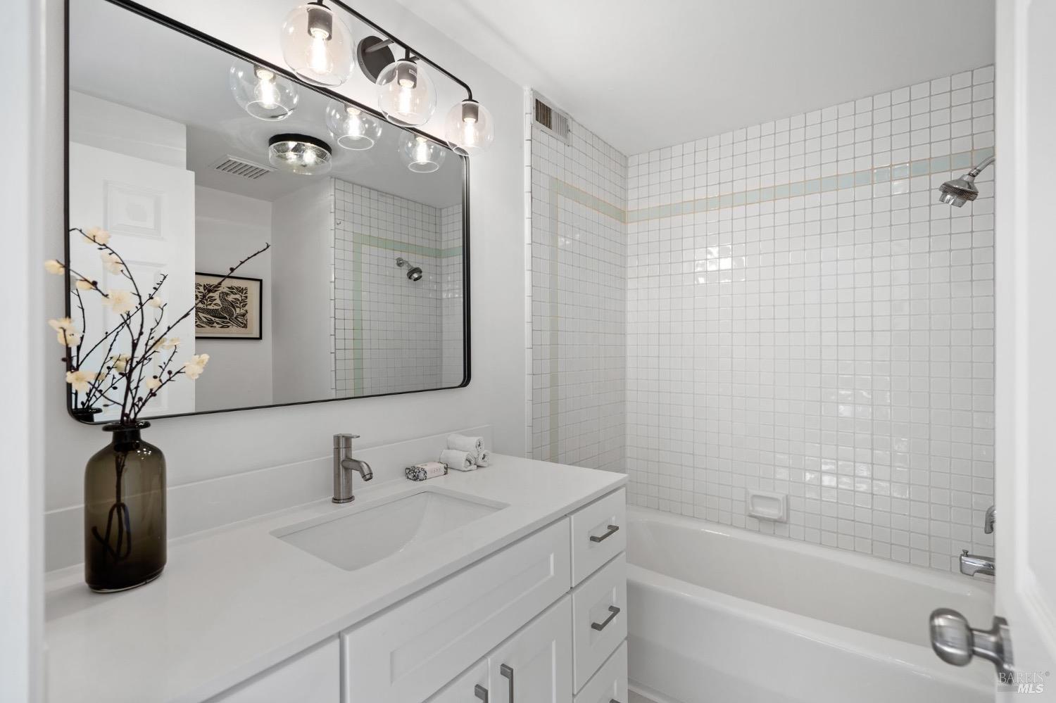 76 Ross Ave #5