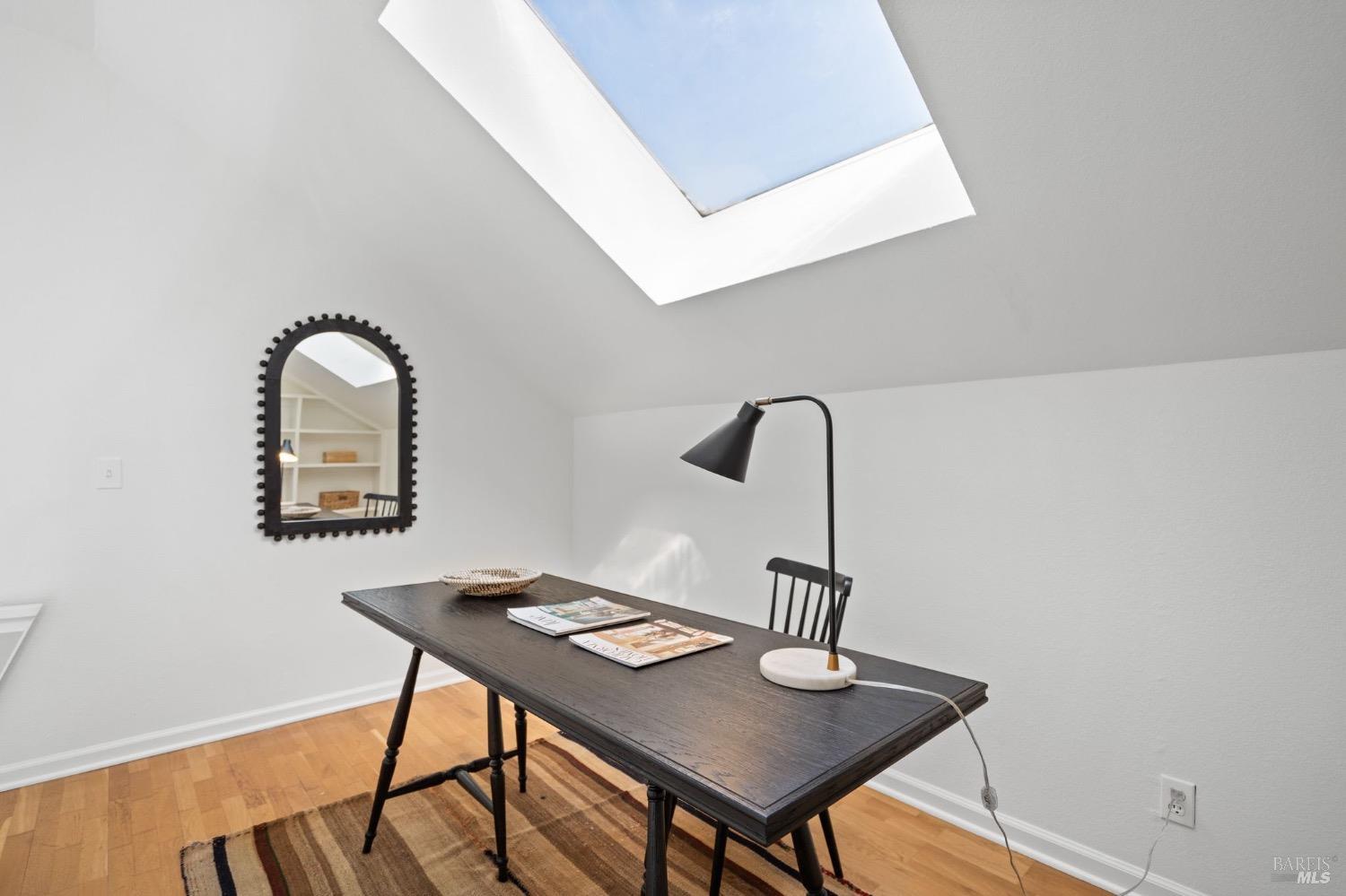 76 Ross Ave #5