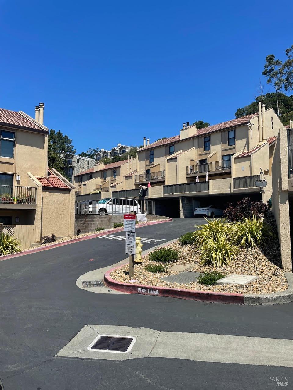 100 Marin Center Dr #44