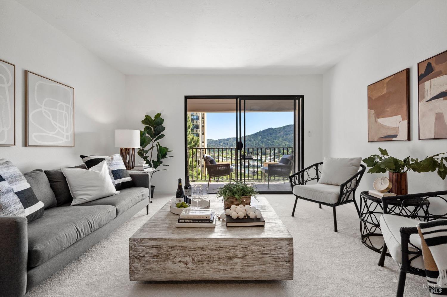 727 Via Casitas