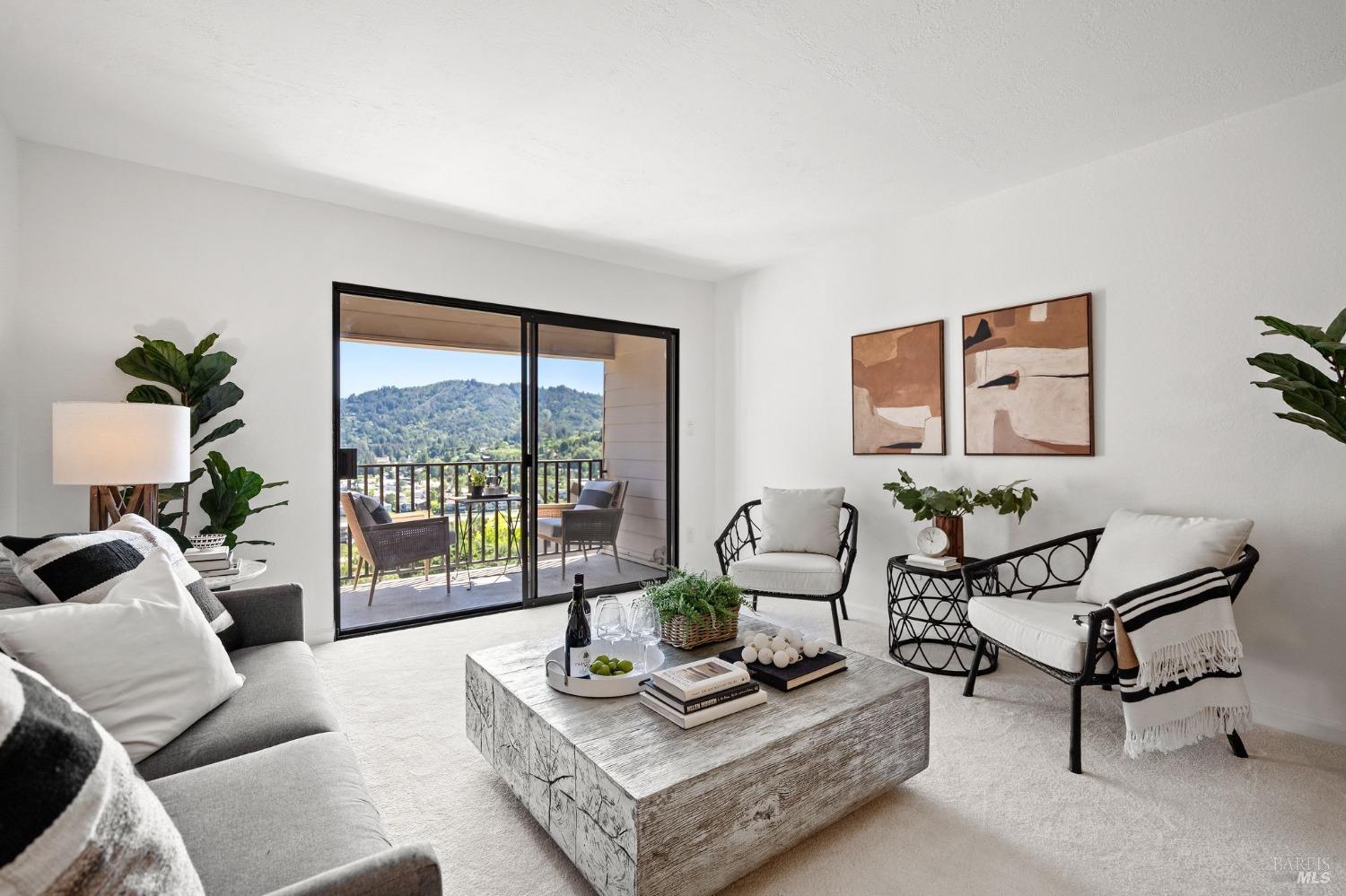 727 Via Casitas