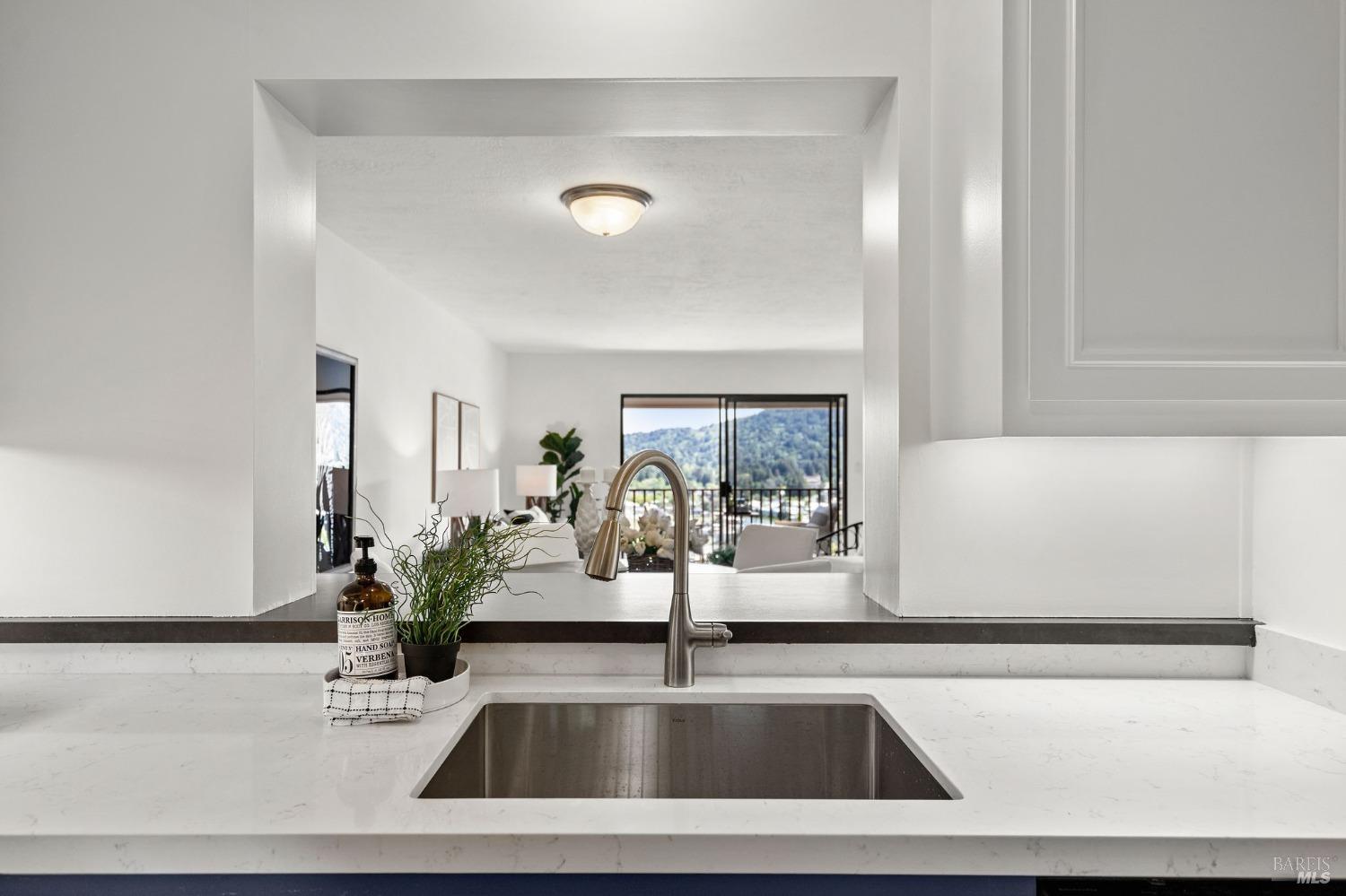 727 Via Casitas