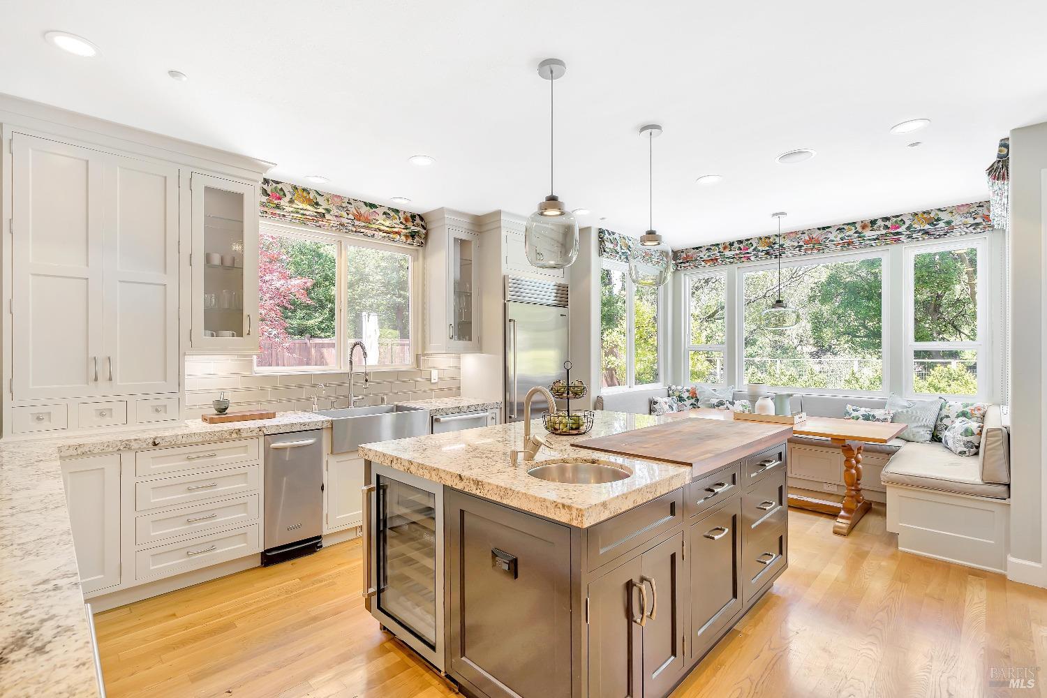 6 Bay Laurel Ln