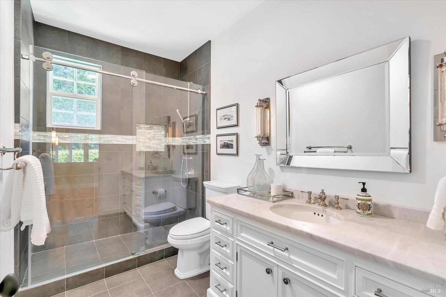 6 Bay Laurel Ln