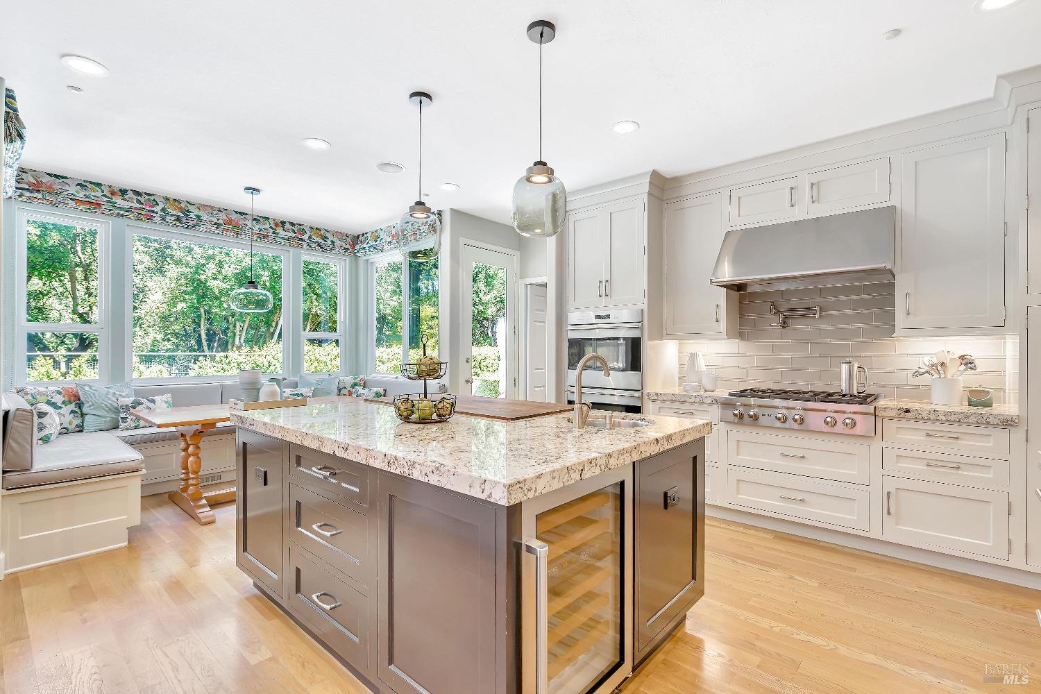 6 Bay Laurel Ln