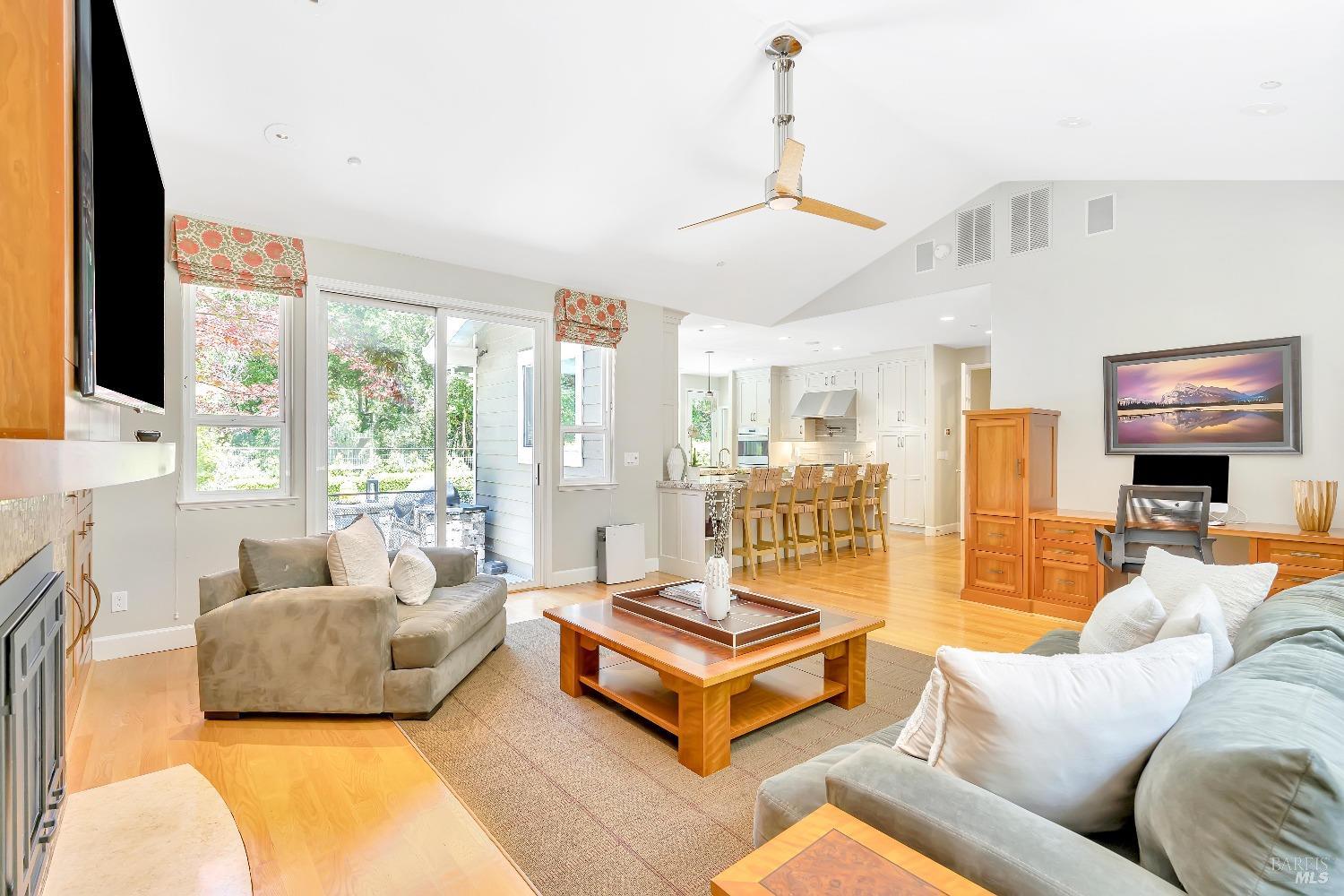 6 Bay Laurel Ln